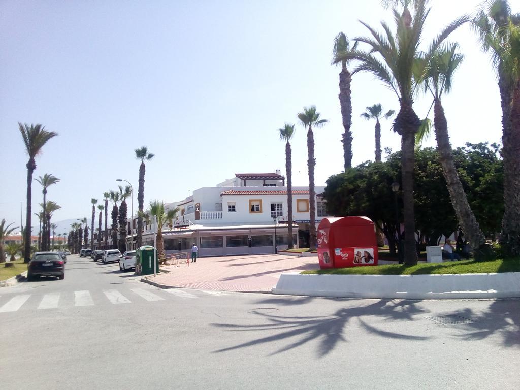 salobreña primera linea de playa Exterior foto